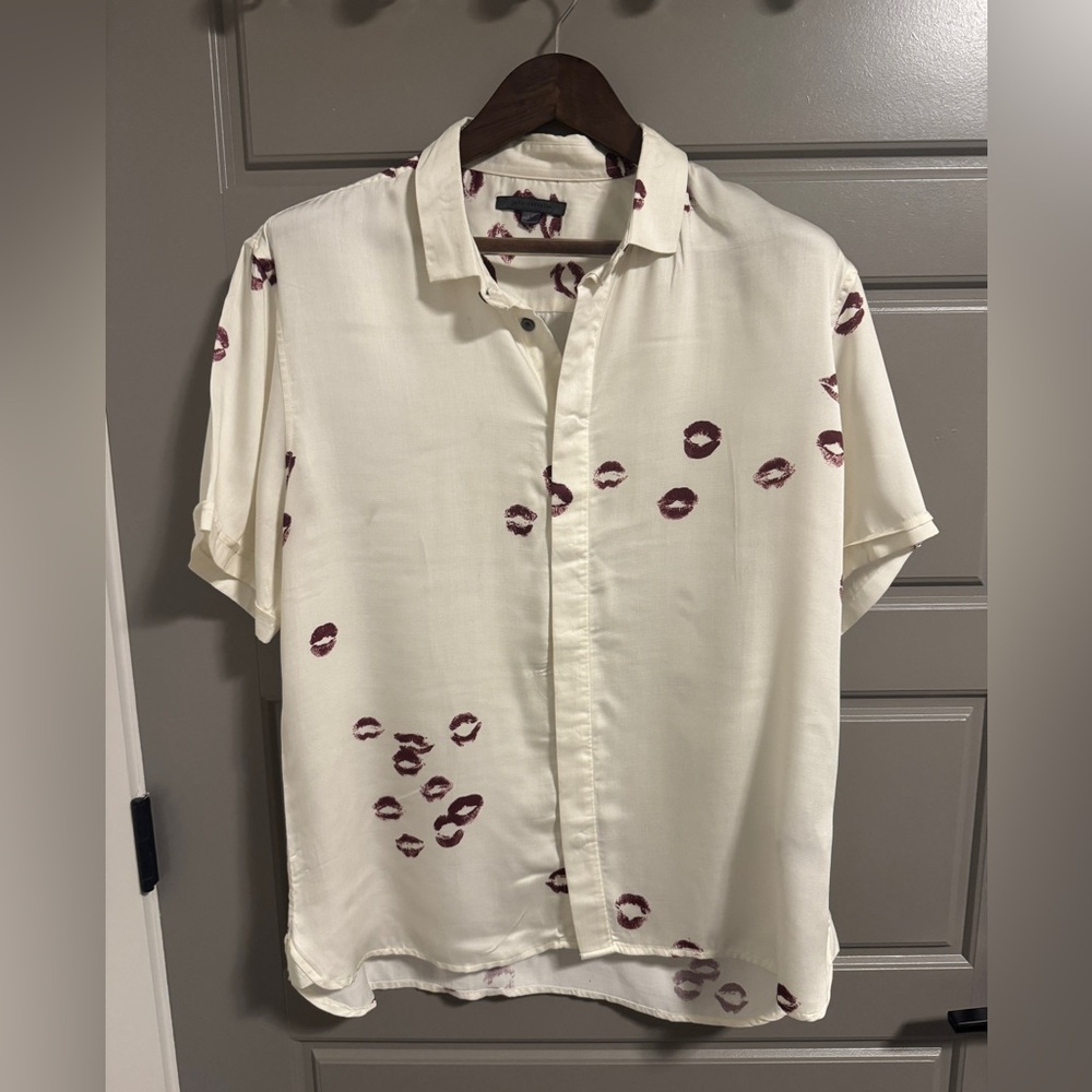 John Varvatos Short Sleeve Button-Up Shirt – White with Red Lip Print, Size L